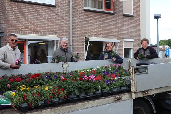 Plantjes voor de bewoners van Elim, De Schauw en Norschoten
