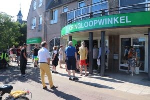 Veel mensen namen even een kijkje en de kassa rinkelde weer