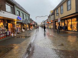 Meer toezicht op naleving coronamaatregelen in winkelgebieden