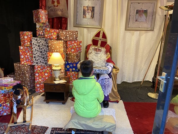 Sinterklaas had drukke middag in Putten 1