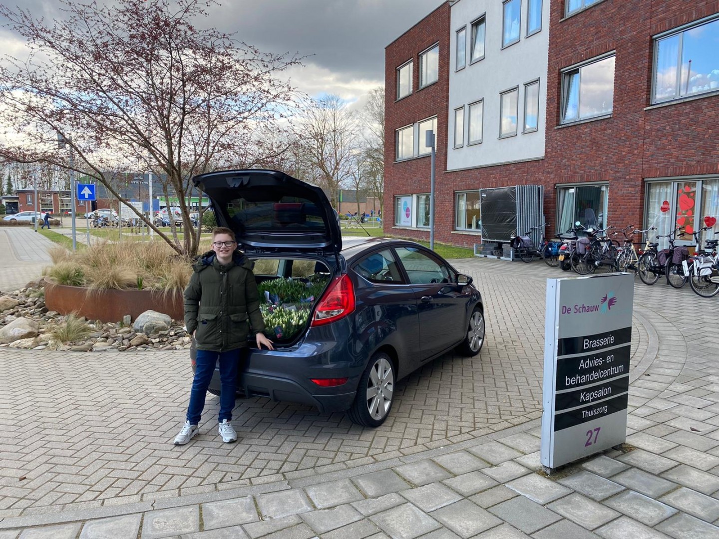 Milan deelt tulpen uit 1