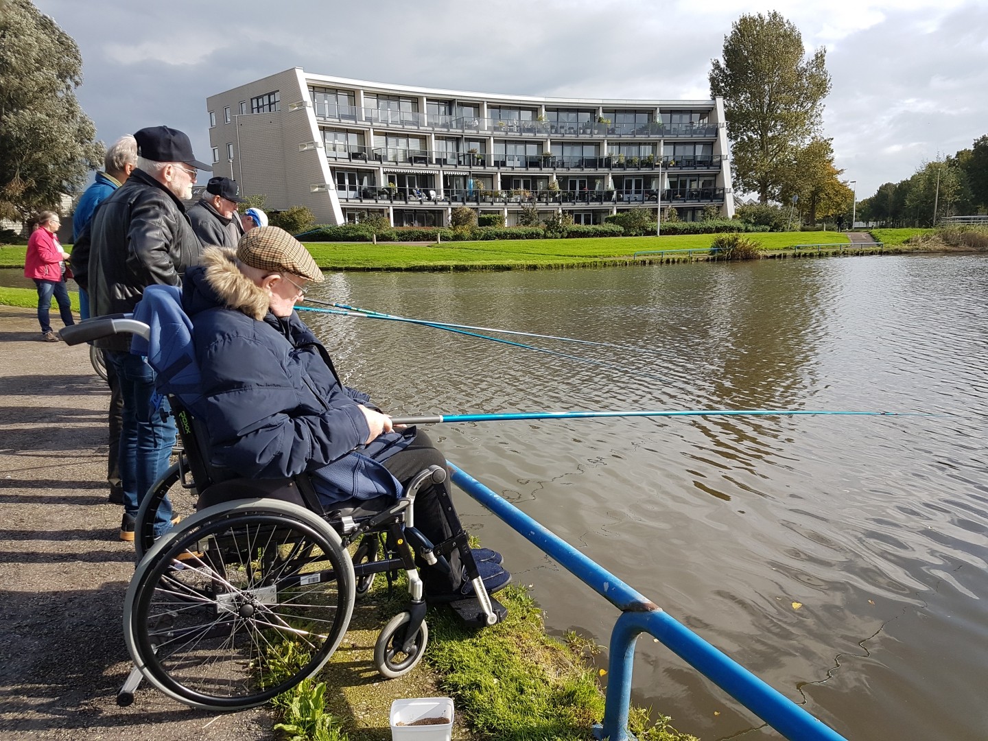 ​Samen vissen met bewoners van Zorgerf BuitenLand