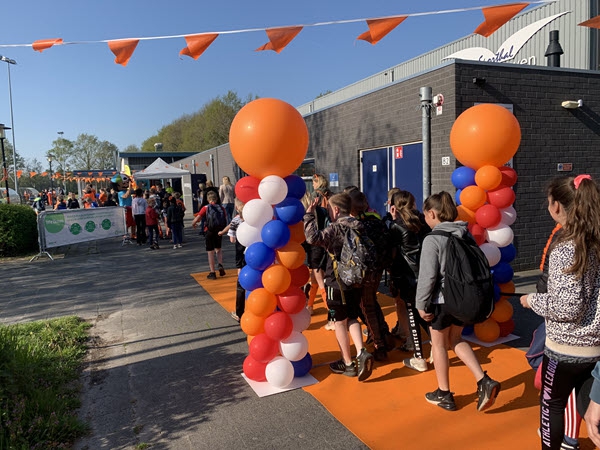 De zonnige Koningsspelen in Putten 1
