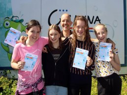 Zew synchroonzwemmers behalen barracuda diploma