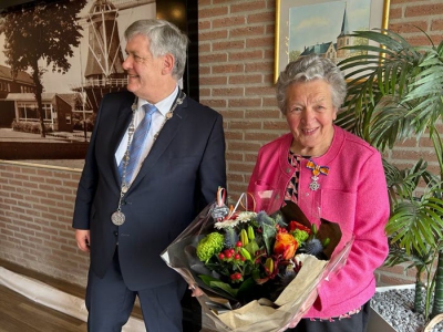 Lintjesregen ten einde: Jannetje Livestro ontvangt koninklijke onderscheiding
