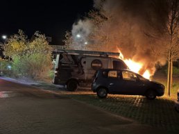 Bestelbusje in brand gestoken