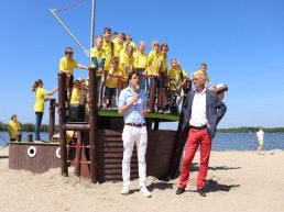 Zonnige opening grote Speelstrand op Veluwe aan Zee