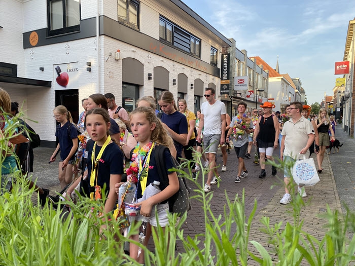 Foto's intocht avondvierdaagse Putten 2022 2