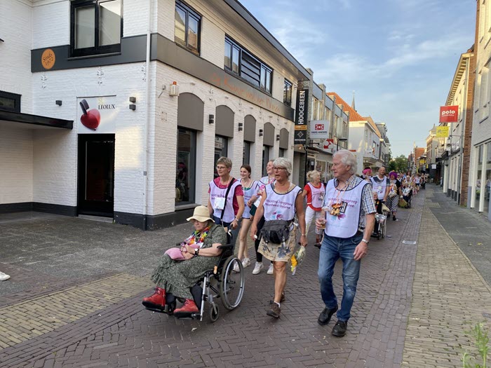 Foto's intocht avondvierdaagse Putten 2022 3