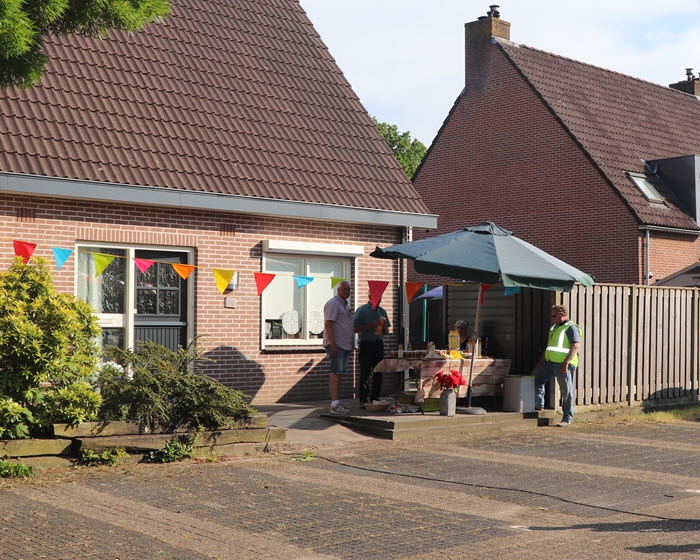 De Sanseveria's treden op tijdens de eerste avond van de Avondvierdaagse 3