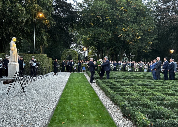 Razziaherdenking druk bezocht 3