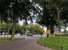 Fiets- en voetgangersoversteek aan de Dorpsstraat wordt veiliger