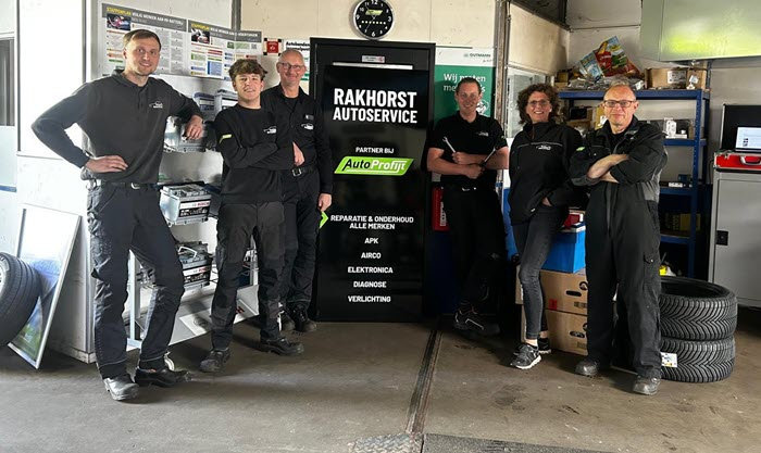 Autobedrijf Rakhorst viert 25-jarig jubileum met alle klanten