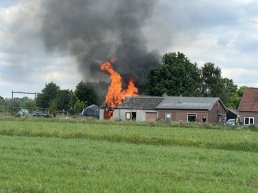 ​Uitslaande brand in schuur, het dak bevatte asbest