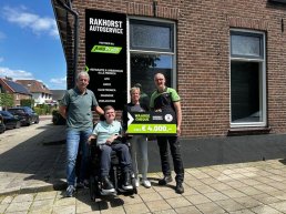 Rakhorst overhandigt cheque voor Duchenne Heroes