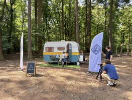 Filmploeg in het bos