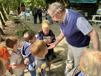 Kleuters lopen wandeldriedaagse op Landgoed Schovenhorst