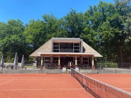 Gratis tennis clinics voor Puttense middenstand!