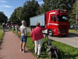 Een lange stoet van vrachtwagens trekt zaterdag weer door de straten van Putten en Ermelo