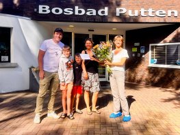 Bosbad Putten verwelkomt 200.000ste bezoeker: “Echt een gezinsbad”