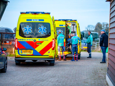 Jongetje (8) gewond bij ongeluk in stal, traumahelikopter geland
