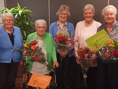 Trouwe vrijwilligers in het zonnetje gezet