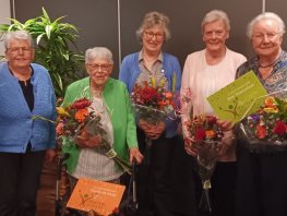 Trouwe vrijwilligers in het zonnetje gezet