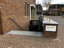 'Traplift bij mindervalidentoilet voldoet aan eisen', zegt college