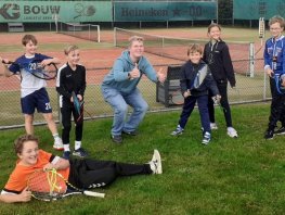 Jonge tennistoppers van Het Laakhuisje winnen oranje competitie