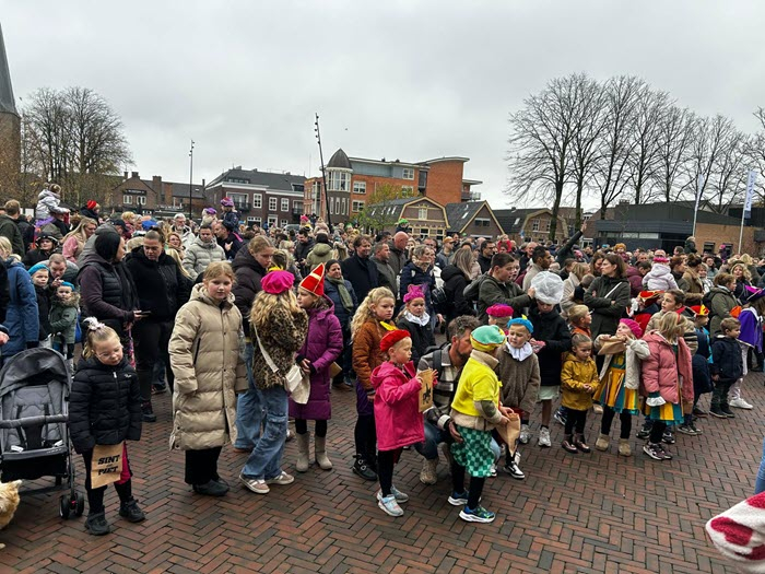 Sinterklaas heeft weer voet op Nederlandse bodem gezet 1