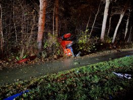 Trekkerbestuurder overleden na frontale botsing op Nijkerkerstraat in Putten