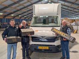 OrigineelPakket.nl en relaties doneren kerstpakketten aan de Voedselbank
