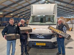 OrigineelPakket.nl en relaties doneren kerstpakketten aan de Voedselbank