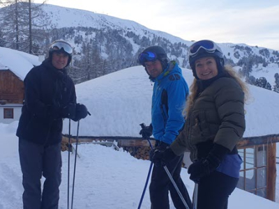 Zodra Alex over zijn gezin begint, gaan zijn ogen stralen