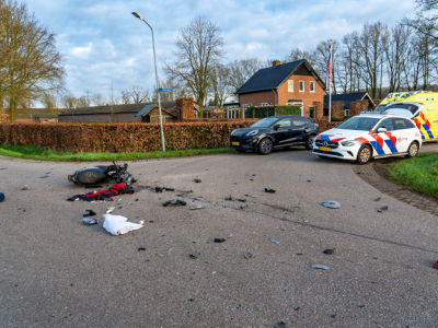 Brommerrijder gewond na botsing met auto