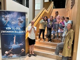 Groep 8 van De Schuilplaats uit Putten wint regionaal synchroonzwemtoernooi