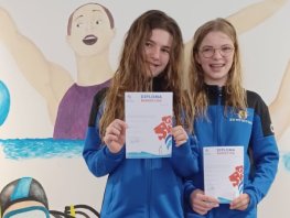 Gouden medaillewinnaars synchroonzwemtoernooi behalen barracuda-diploma in Zwolle 