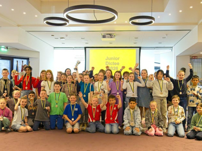 Wisselbeker voor De Schuilplaats bij Junior Dictee