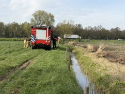 ​Brand op akker aan de Knardersteeg snel onder controle 