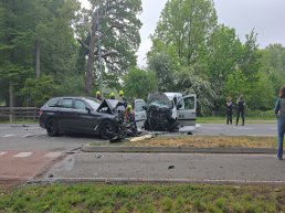Drie auto’s betrokken bij ernstig ongeval op kruising Nijkerkerstraat met Waterweg