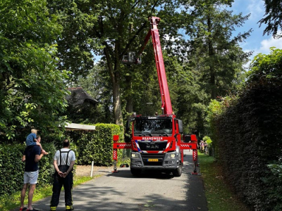 Brandweer voor stormschade naar de Kozakkenweg