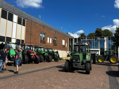 Boeren bezoeken bijeenkomst bij De Aker