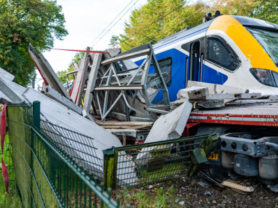 Trein ramt vrachtwagen in Ermelo, geen treinverkeer mogelijk