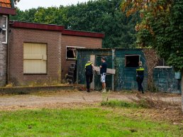 Politie omsingelt leegstaand pand na melding van mogelijke inbraak