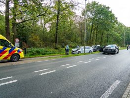 Flinke schade bij kop-staartbotsing op Putterweg in Ermelo, inzittende naar ziekenhuis 